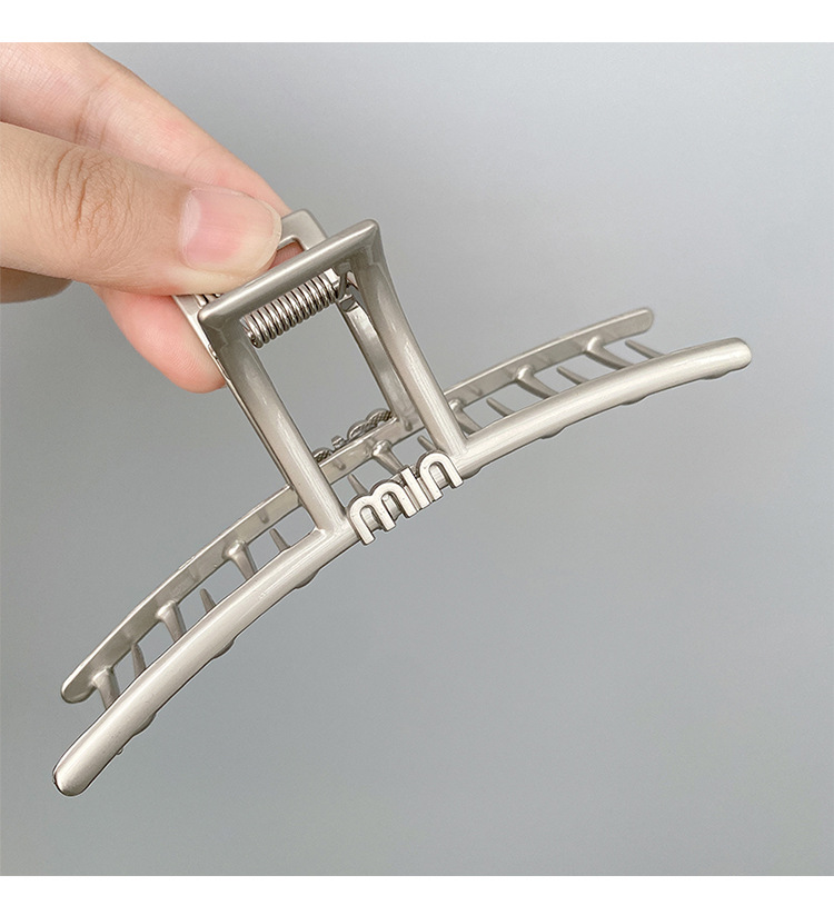 Einfacher Stil Brief Metall Überzug Haarkrallen display picture 3