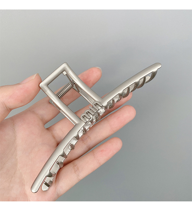 Simple Style Letter Metal Plating Hair Claws display picture 6