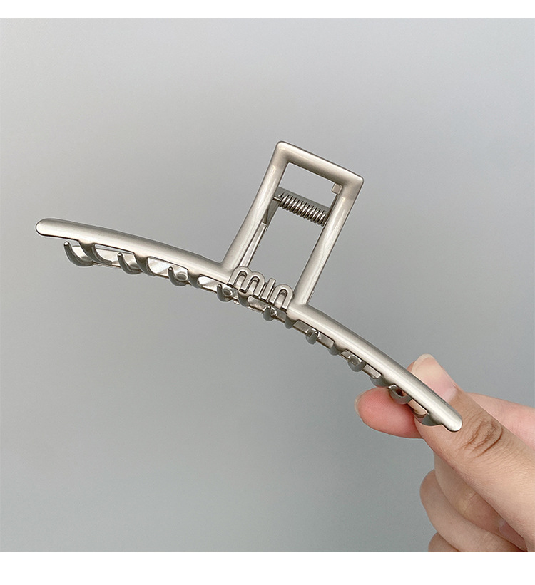Einfacher Stil Brief Metall Überzug Haarkrallen display picture 7