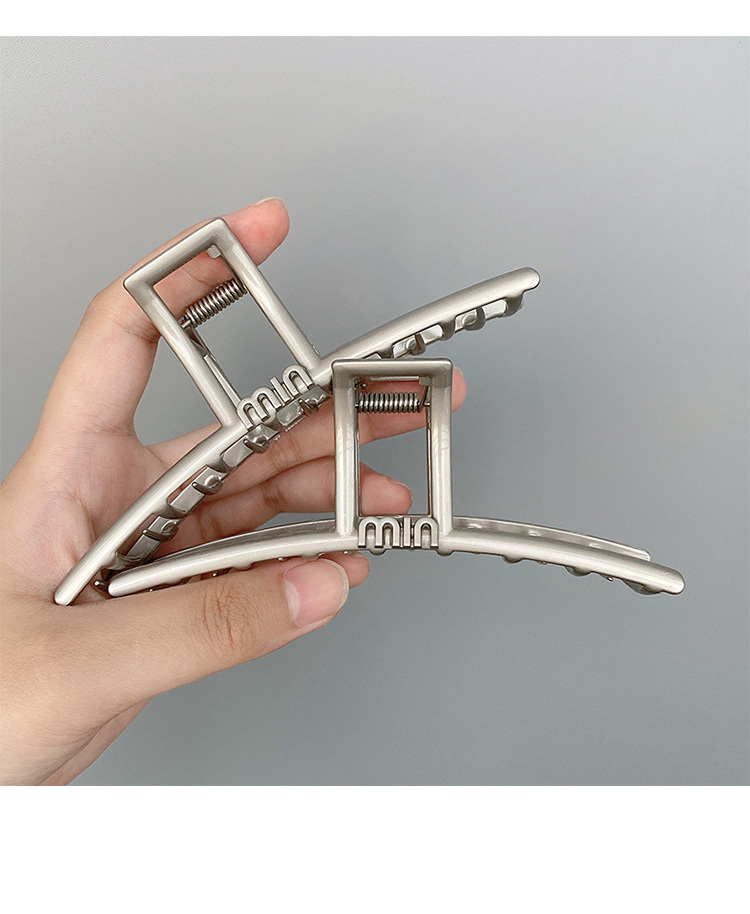 Einfacher Stil Brief Metall Überzug Haarkrallen display picture 8