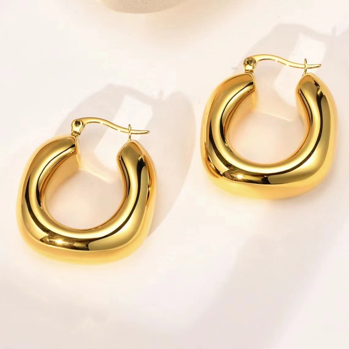 1 Pair Vintage Style Exaggerated Simple Style Round Oval Plating Metal Stainless Steel 18k Gold Plated Hoop Earrings display picture 2