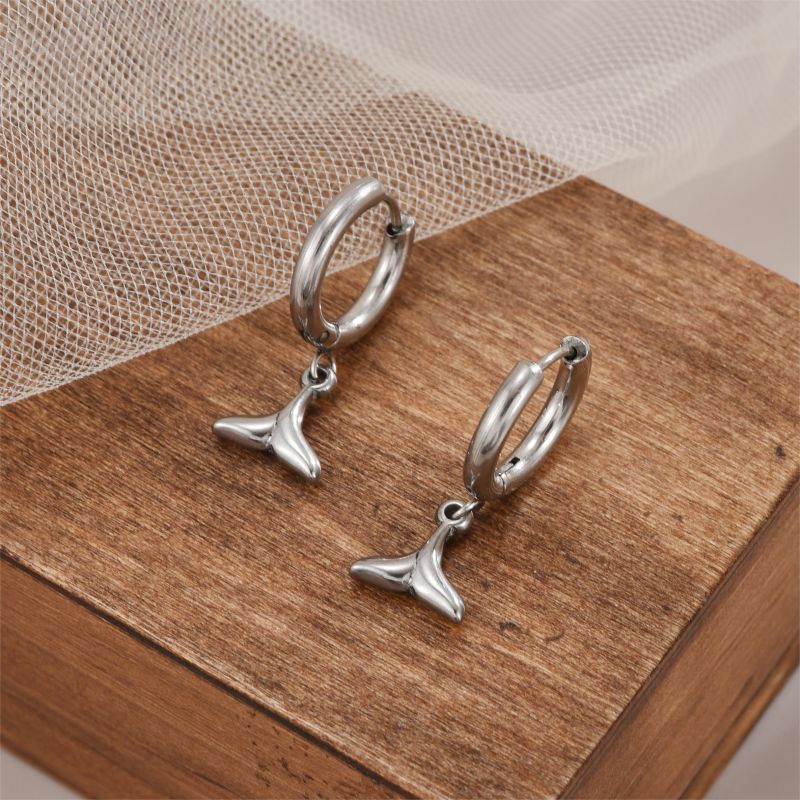 1 Pair Simple Style Fish Tail Polishing Plating Stainless Steel 18K Gold Plated Drop Earrings display picture 5