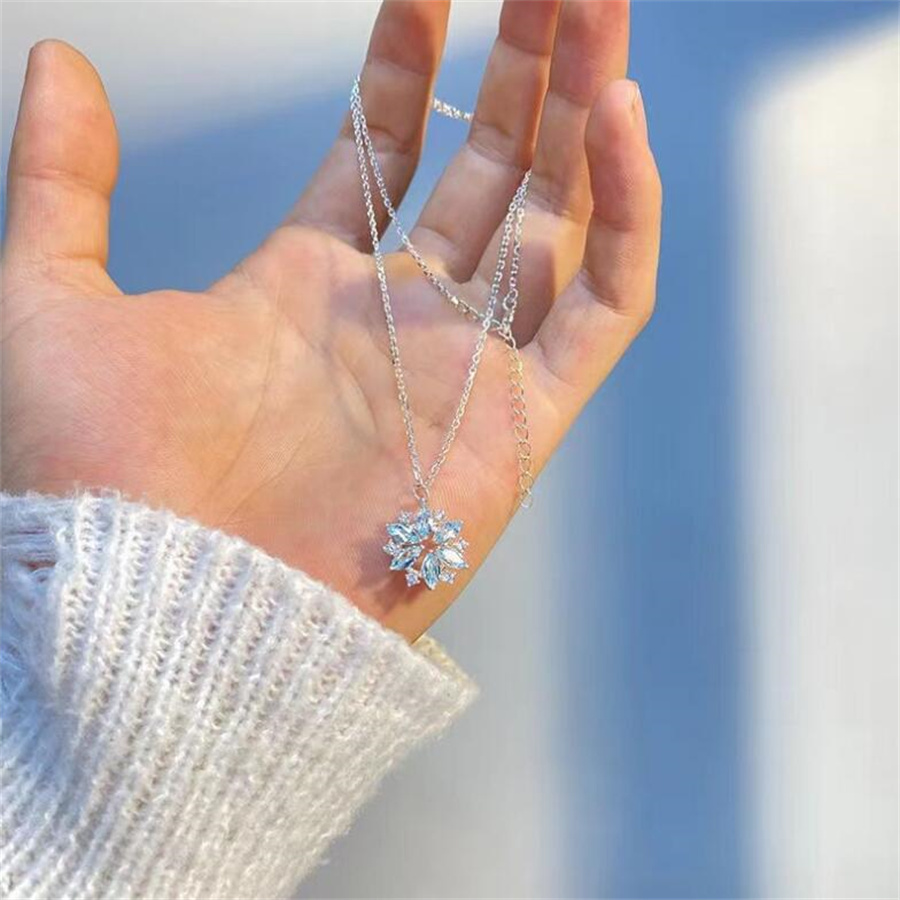 Dulce Estilo Simple Copo De Nieve Aleación Embutido Diamantes De Imitación Mujeres Collar Colgante display picture 6