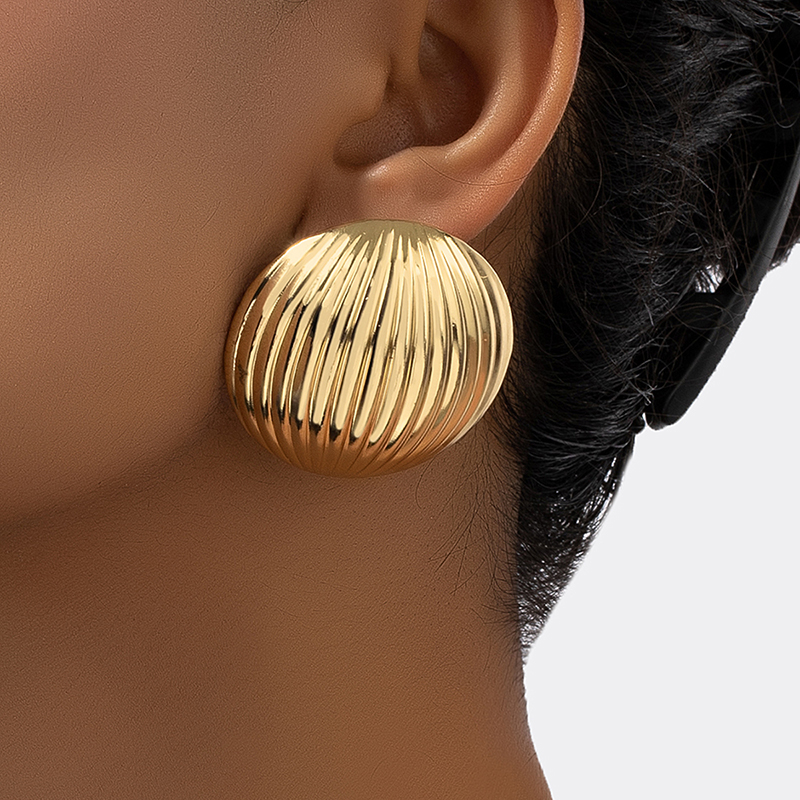 1 Pair Simple Style Classic Style Shell Plating Ferroalloy 14k Gold Plated Ear Studs display picture 1