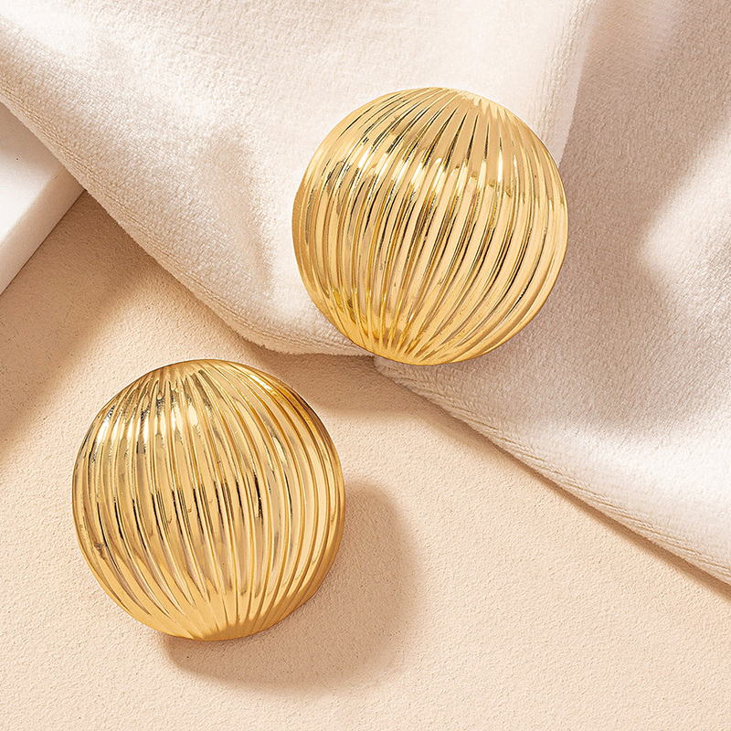 1 Pair Simple Style Classic Style Shell Plating Ferroalloy 14k Gold Plated Ear Studs display picture 4