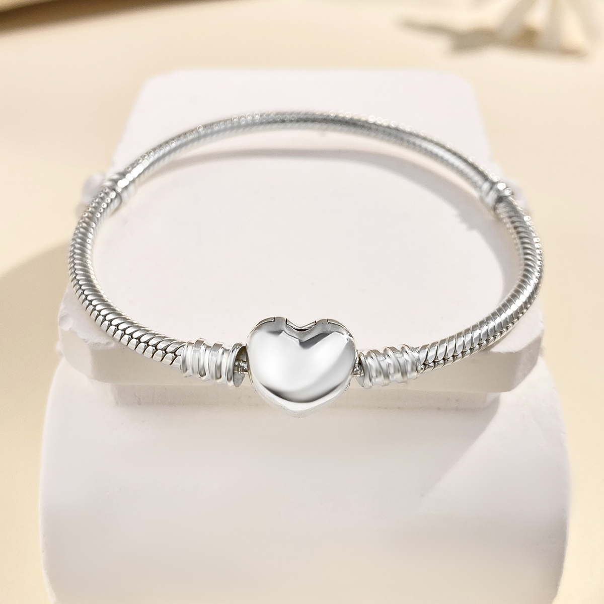 Elegant Glam Round Sterling Silver Plating Silver Plated Bracelets display picture 2