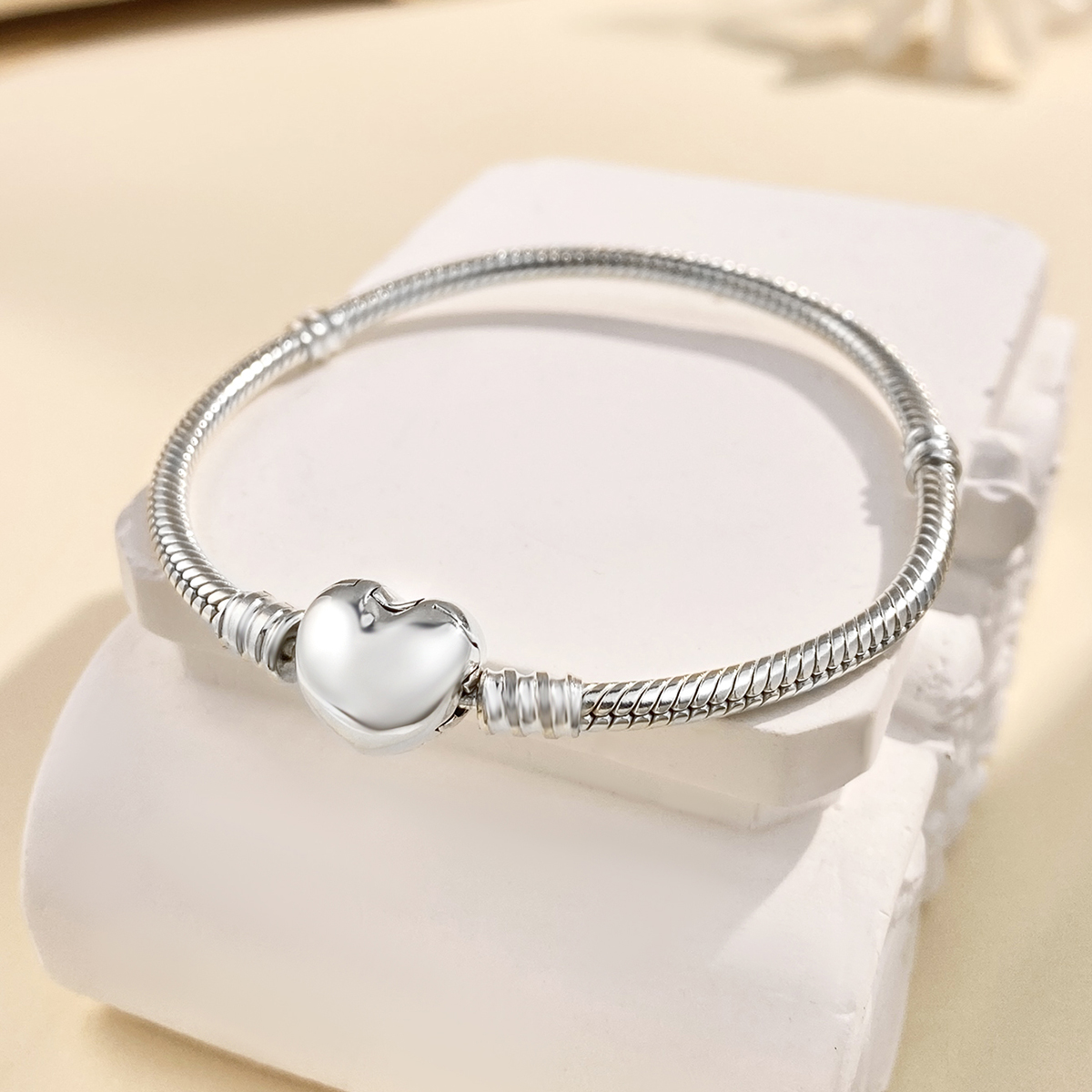 Elegant Glam Round Sterling Silver Plating Silver Plated Bracelets display picture 1