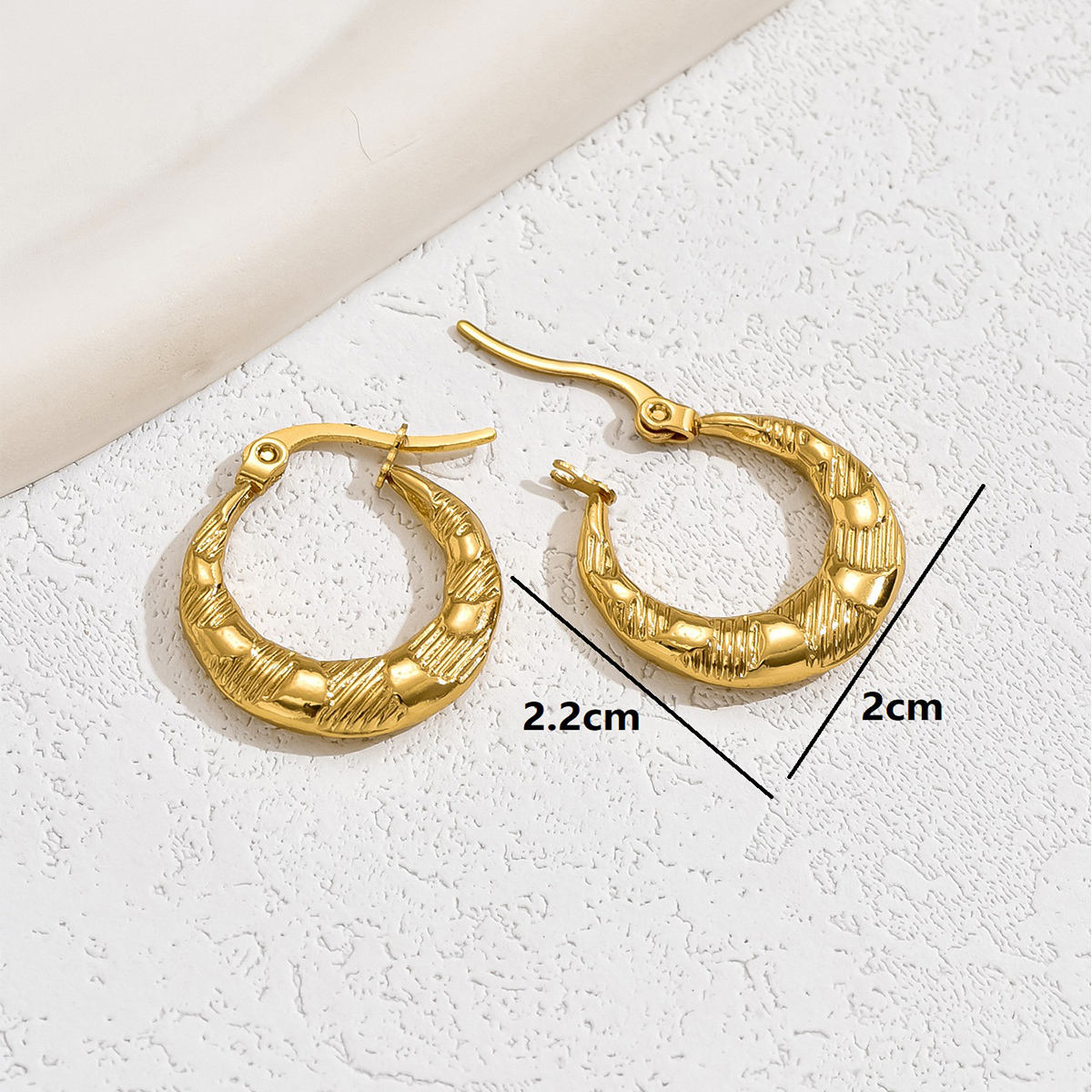 1 Pair Vintage Style Simple Style Classic Style Round 201 Stainless Steel 18K Gold Plated Hoop Earrings display picture 11