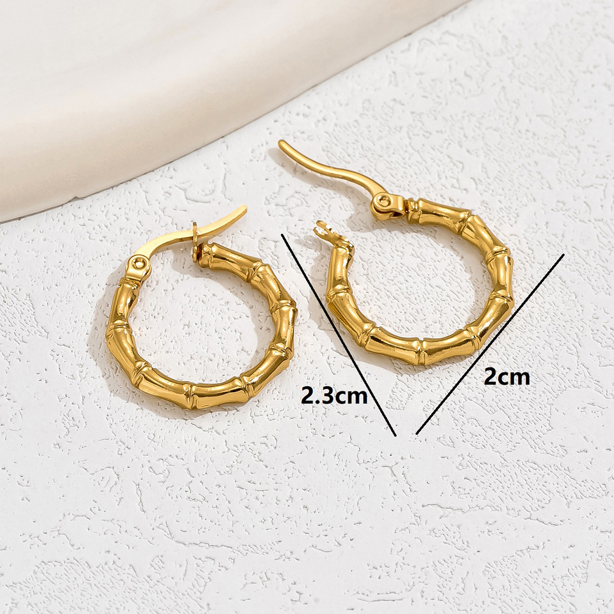 1 Pair Vintage Style Simple Style Classic Style Round 201 Stainless Steel 18K Gold Plated Hoop Earrings display picture 10