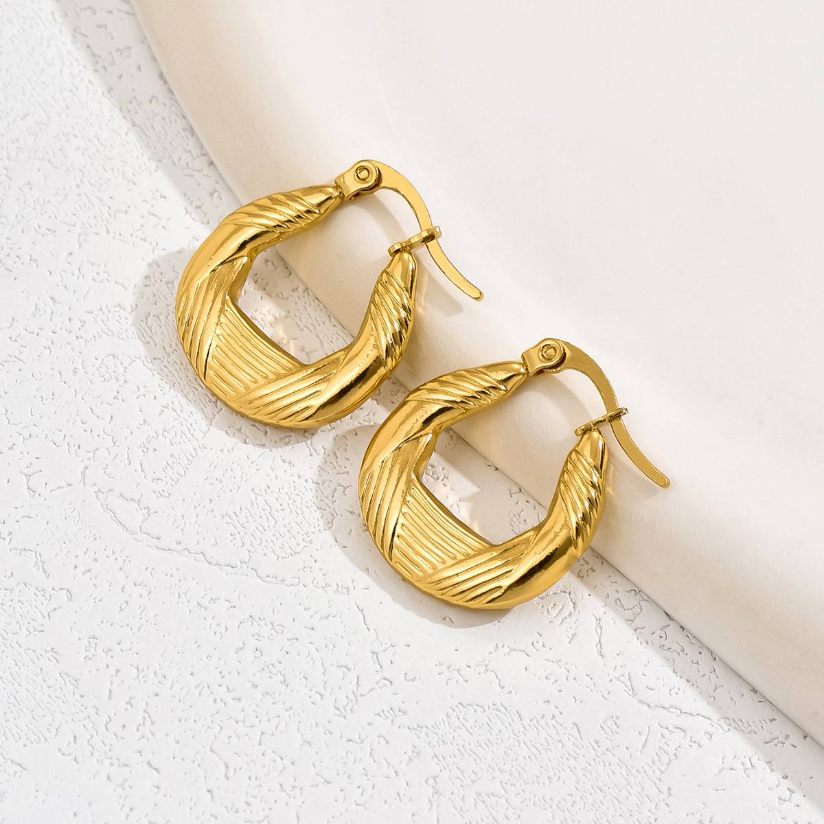 1 Pair Vintage Style Simple Style Classic Style Round 201 Stainless Steel 18K Gold Plated Hoop Earrings display picture 6