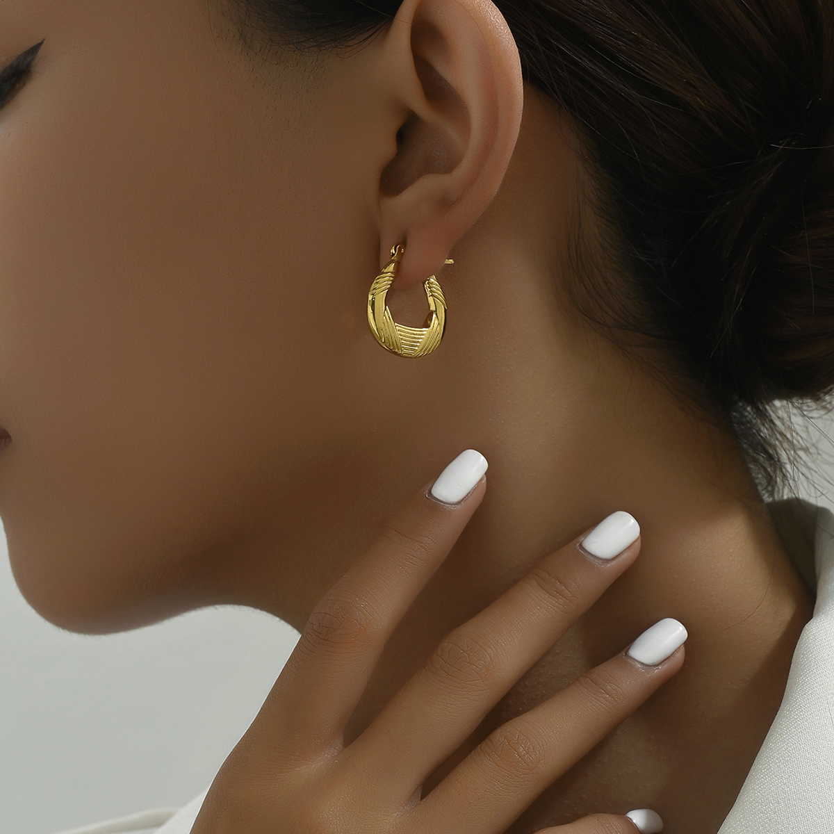 1 Pair Vintage Style Simple Style Classic Style Round 201 Stainless Steel 18K Gold Plated Hoop Earrings display picture 5