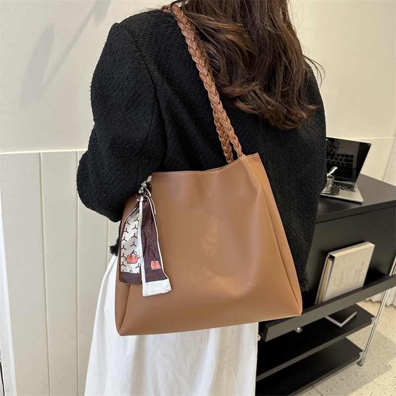 Women's Winter Autumn Pu Leather Solid Color Basic Vintage Style Square Zipper Shoulder Bag display picture 2