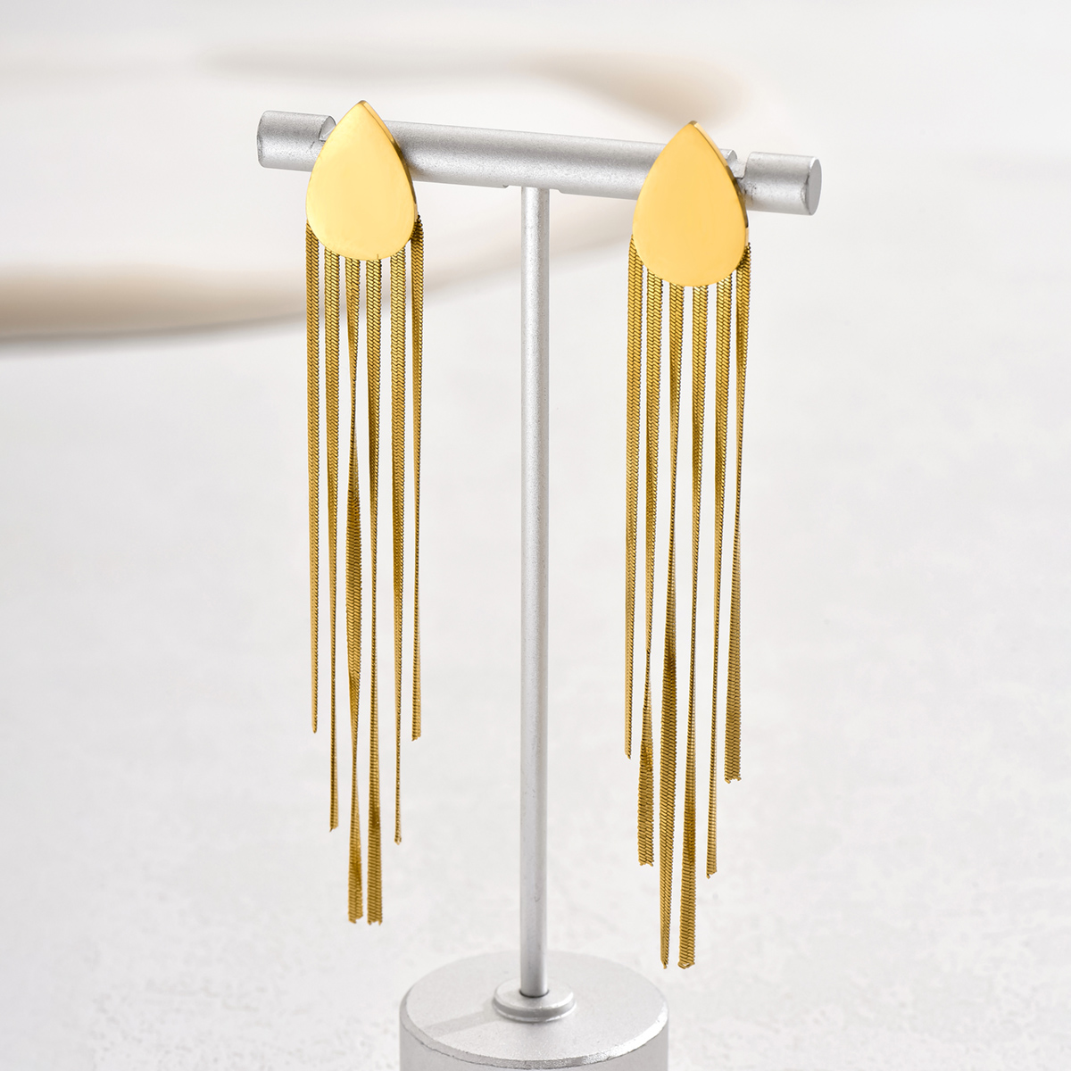 1 Pair Simple Style Water Droplets Tassel 201 Stainless Steel 18K Gold Plated Drop Earrings display picture 1