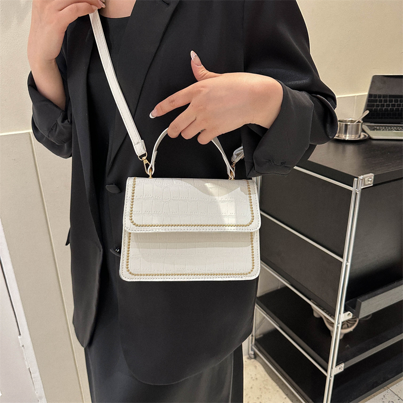 Women's Pu Leather Solid Color Basic Vintage Style Square Magnetic Buckle Shoulder Bag Handbag Crossbody Bag display picture 5