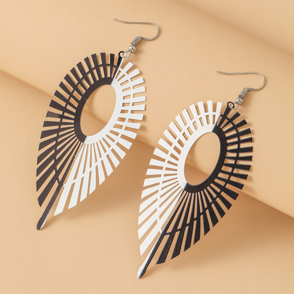 1 Pair Exaggerated Geometric Solid Color Stoving Varnish Plating Metal Drop Earrings display picture 2