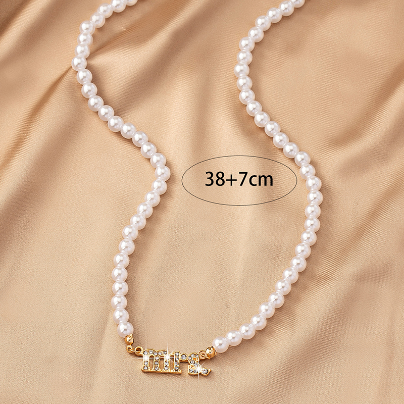 Simple Style Classic Style Letter Plastic Zinc Alloy Beaded Plating 14k Gold Plated Women's Pendant Necklace display picture 3