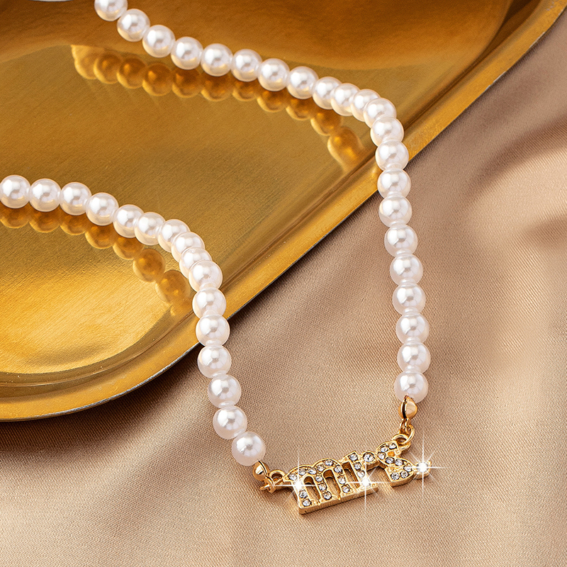 Einfacher Stil Klassischer Stil Brief Kunststoff Zinklegierung Perlen Überzug 14 Karat Vergoldet Frau Halskette Mit Anhänger display picture 4