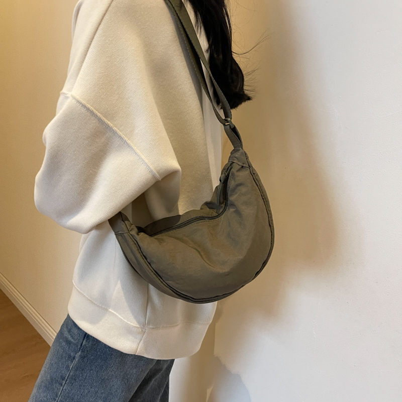 Women's All Seasons Cloth Solid Color Classic Style Streetwear Sewing Thread Dumpling Shape Zipper Shoulder Bag display picture 1