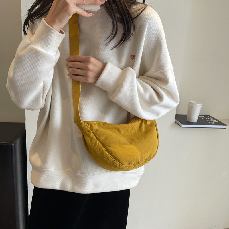 Women's All Seasons Cloth Solid Color Classic Style Streetwear Sewing Thread Dumpling Shape Zipper Shoulder Bag display picture 10