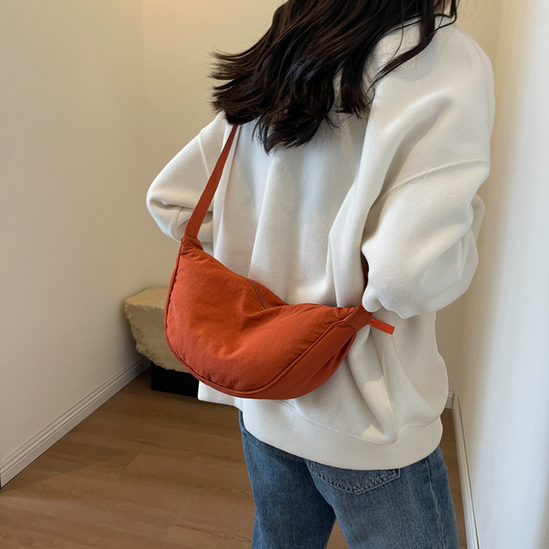 Women's All Seasons Cloth Solid Color Classic Style Streetwear Sewing Thread Dumpling Shape Zipper Shoulder Bag display picture 11