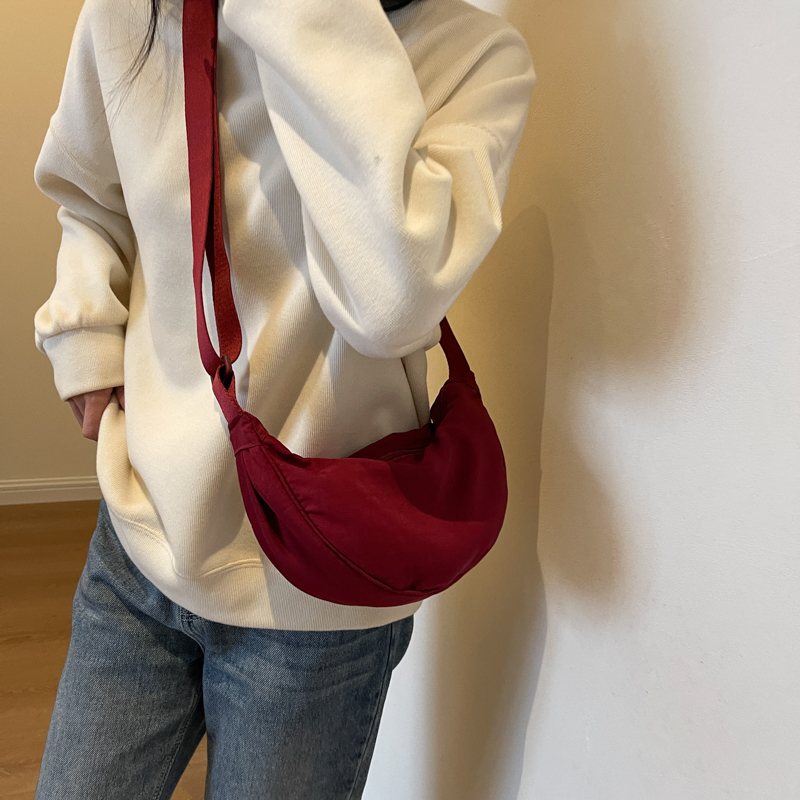 Women's All Seasons Cloth Solid Color Classic Style Streetwear Sewing Thread Dumpling Shape Zipper Shoulder Bag display picture 13