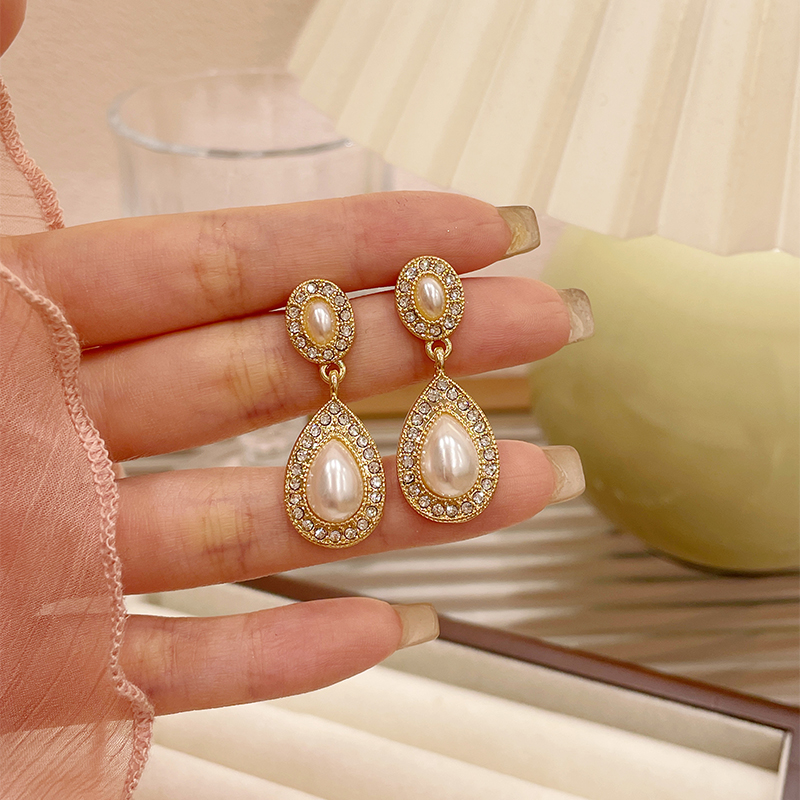 1 Pair Ig Style Simple Style Water Droplets Plating Inlay Alloy Acrylic Rhinestones Pearl Gold Plated Drop Earrings Ear Cuffs display picture 6