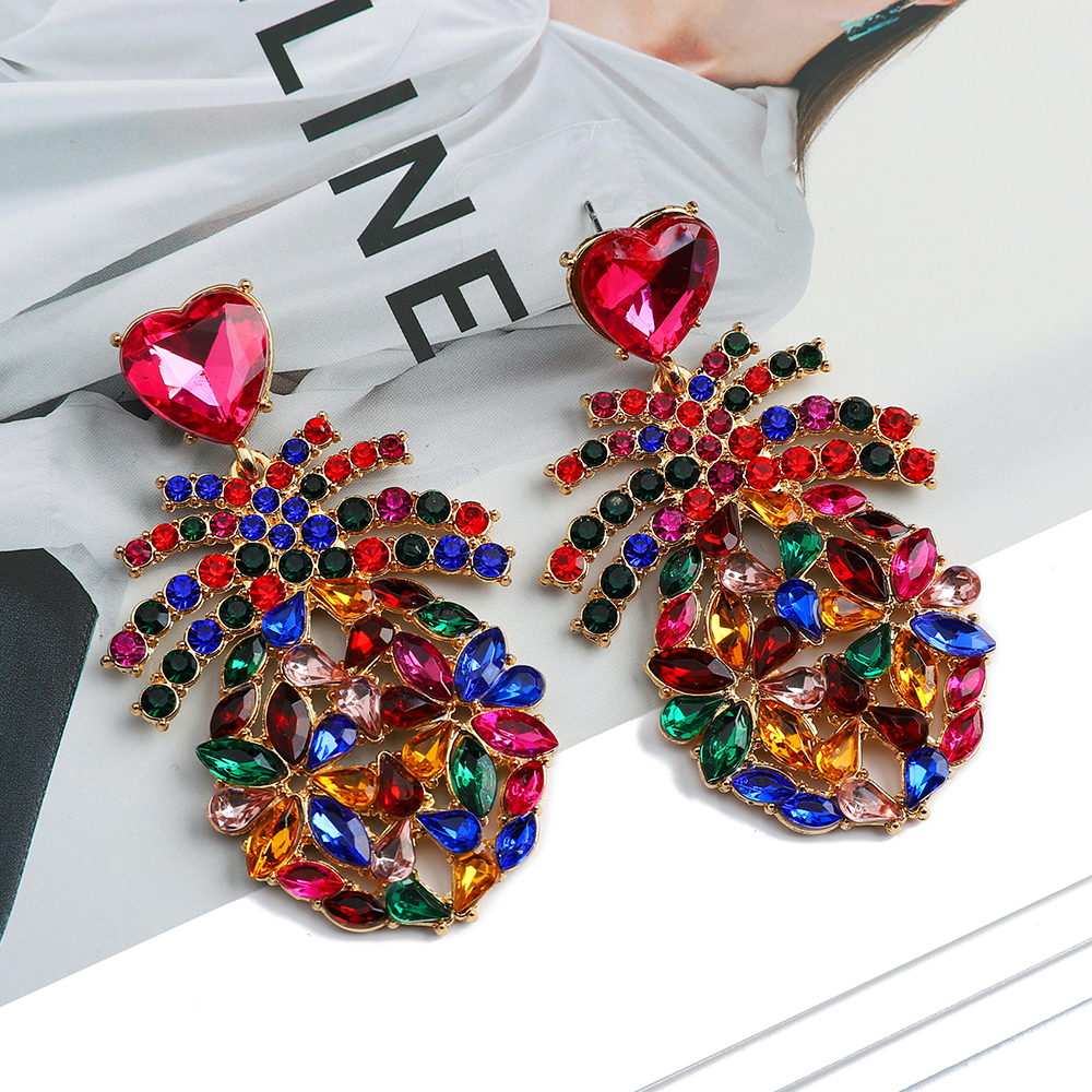 1 Pair Elegant Retro Luxurious Heart Shape Pineapple Hollow Out Inlay Zinc Alloy Rhinestones Dangling Earrings display picture 4