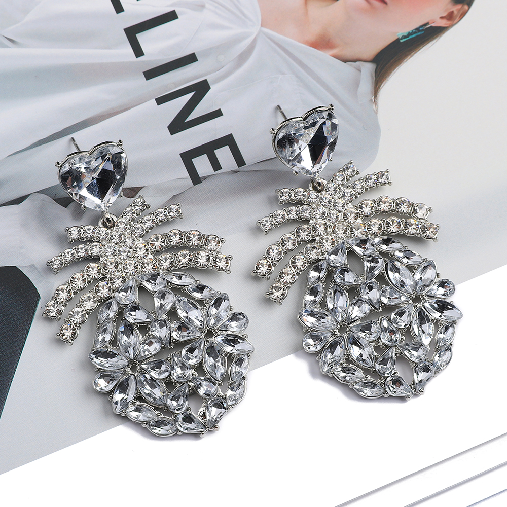 1 Pair Elegant Retro Luxurious Heart Shape Pineapple Hollow Out Inlay Zinc Alloy Rhinestones Dangling Earrings display picture 6