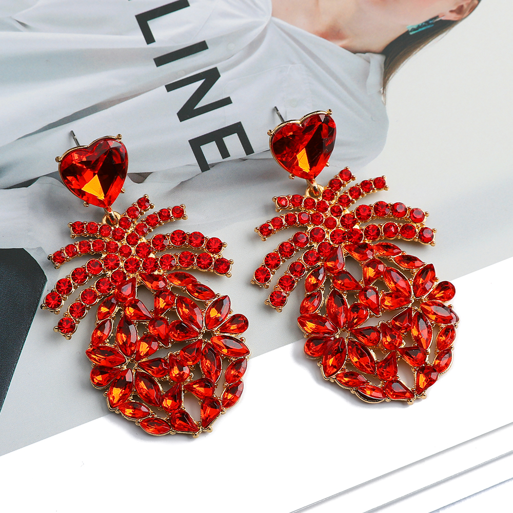 1 Pair Elegant Retro Luxurious Heart Shape Pineapple Hollow Out Inlay Zinc Alloy Rhinestones Dangling Earrings display picture 7