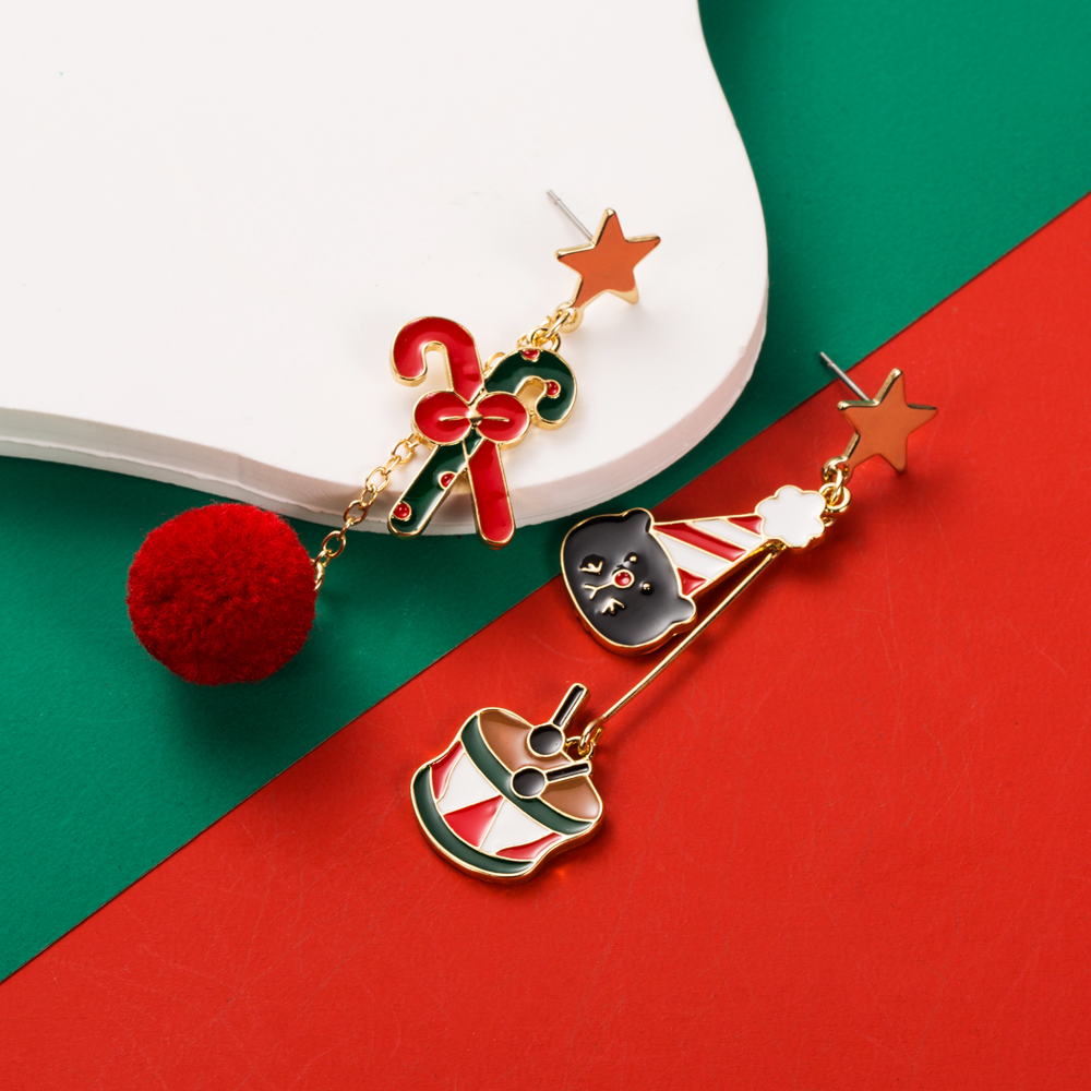 1 Pair Christmas Streetwear Christmas Tree Snowman Snowflake Enamel Alloy Gold Plated Drop Earrings display picture 5