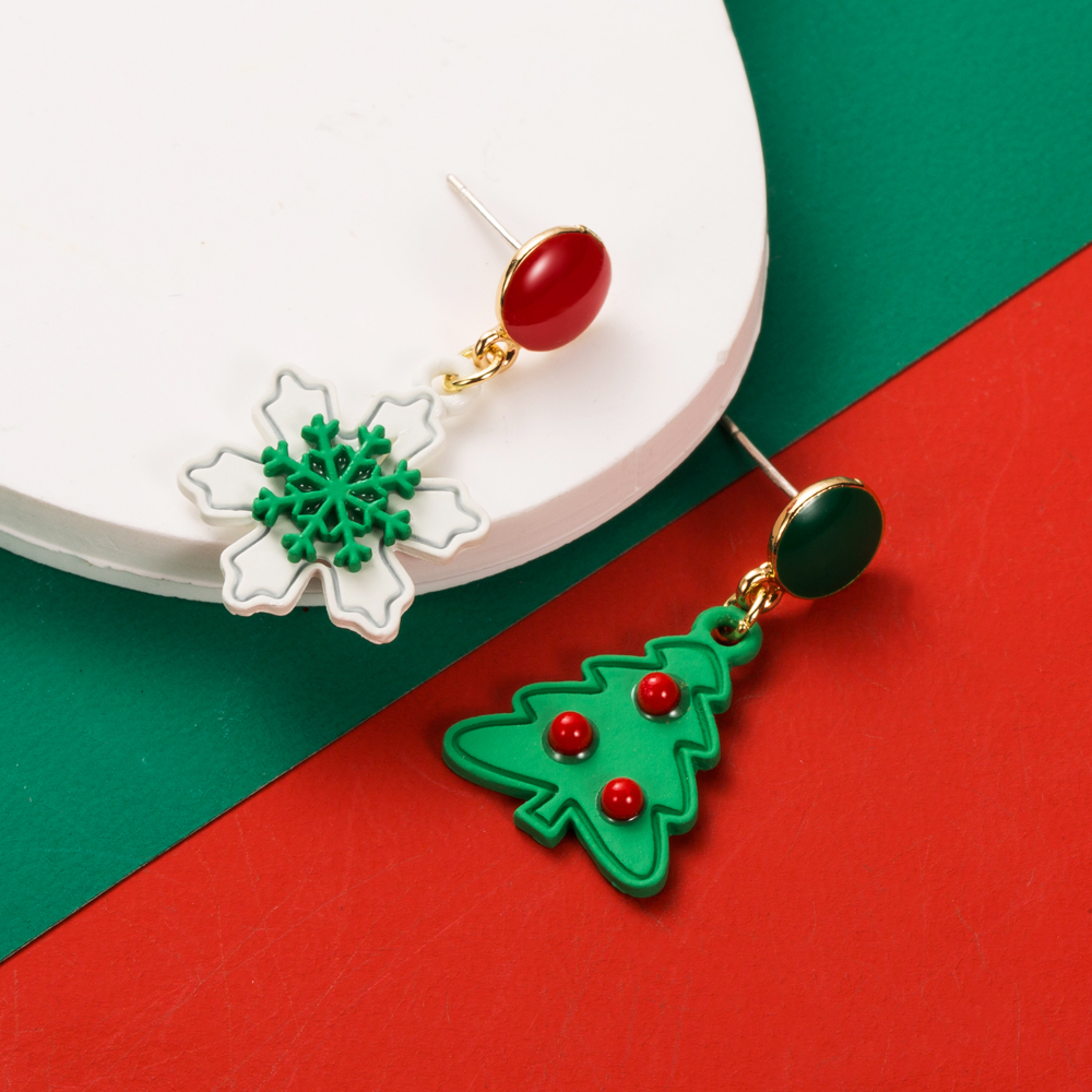1 Pair Christmas Streetwear Christmas Tree Snowman Snowflake Enamel Alloy Gold Plated Drop Earrings display picture 4