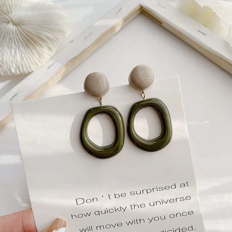 1 Pair Retro Streetwear Geometric Resin Drop Earrings display picture 3