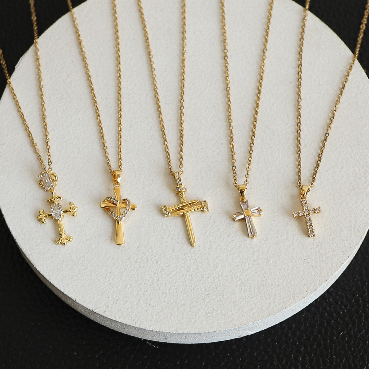 Glam Modern Style Shiny Cross Stainless Steel Copper Plating Inlay Zircon Gold Plated Pendant Necklace display picture 6