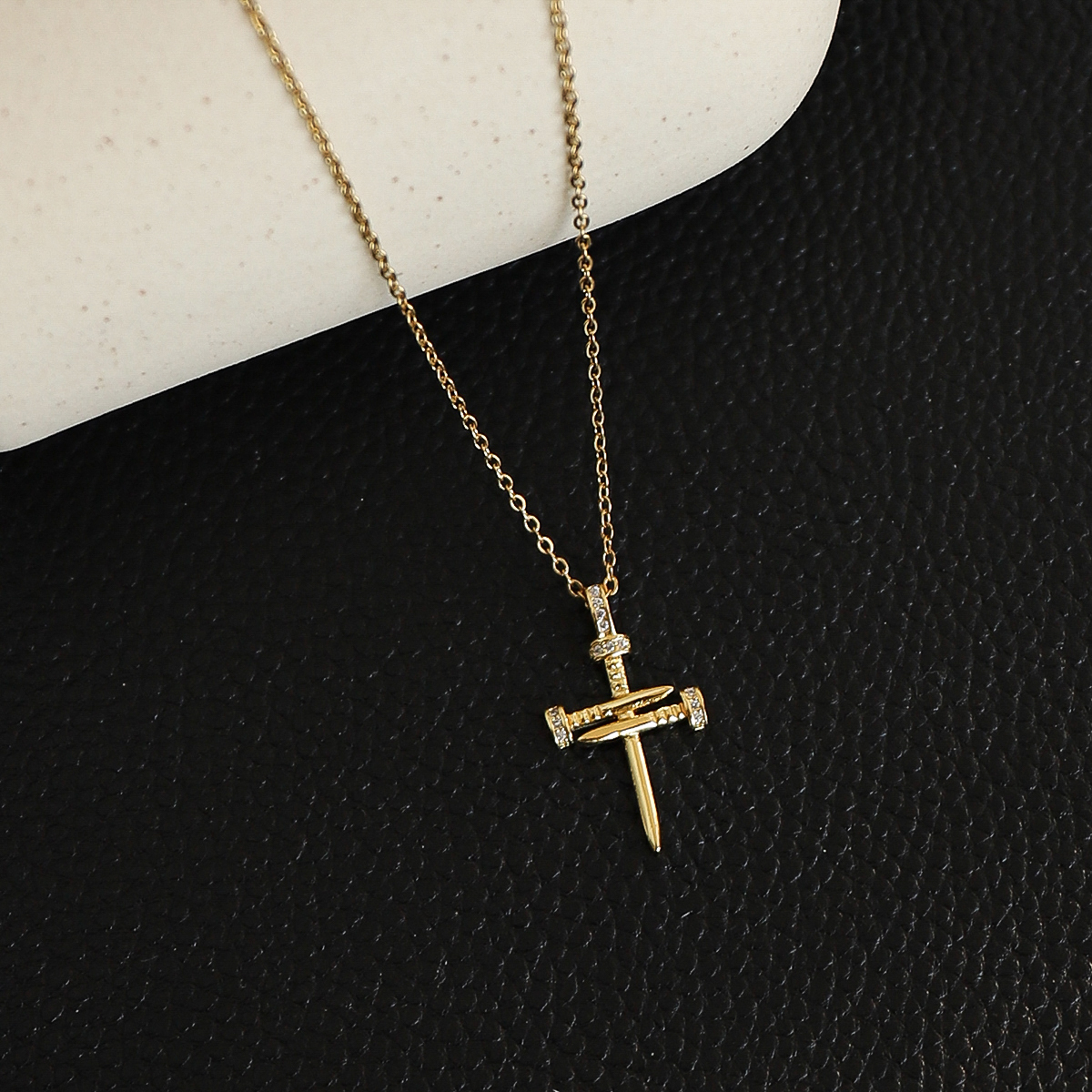 Glam Modern Style Shiny Cross Stainless Steel Copper Plating Inlay Zircon Gold Plated Pendant Necklace display picture 2