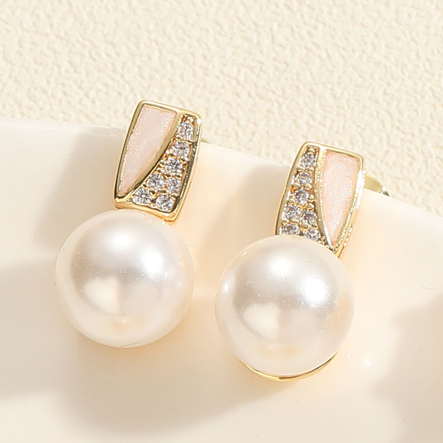 1 Pair Simple Style Commute Flower Plating Inlay Copper Pearl Zircon 14k Gold Plated Drop Earrings display picture 1