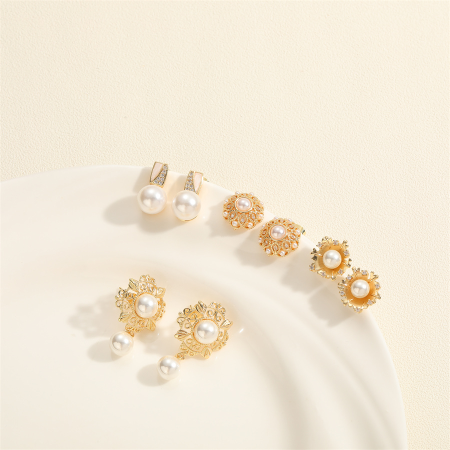 1 Pair Simple Style Commute Flower Plating Inlay Copper Pearl Zircon 14k Gold Plated Drop Earrings display picture 11