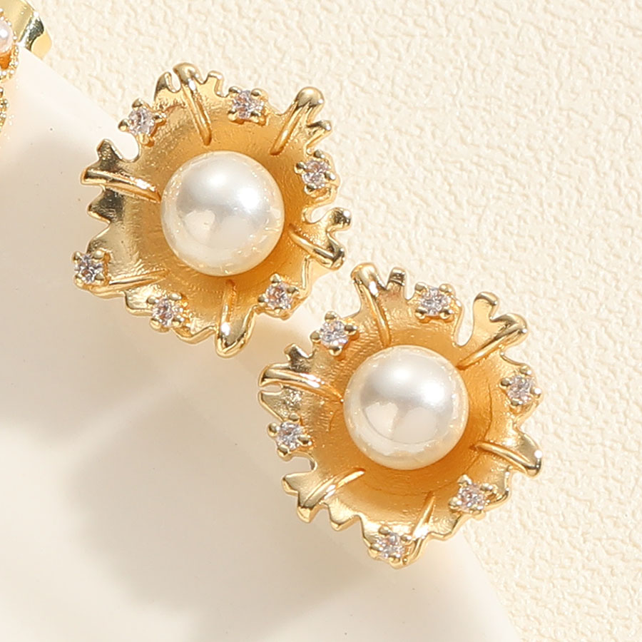 1 Pair Simple Style Commute Flower Plating Inlay Copper Pearl Zircon 14k Gold Plated Drop Earrings display picture 7