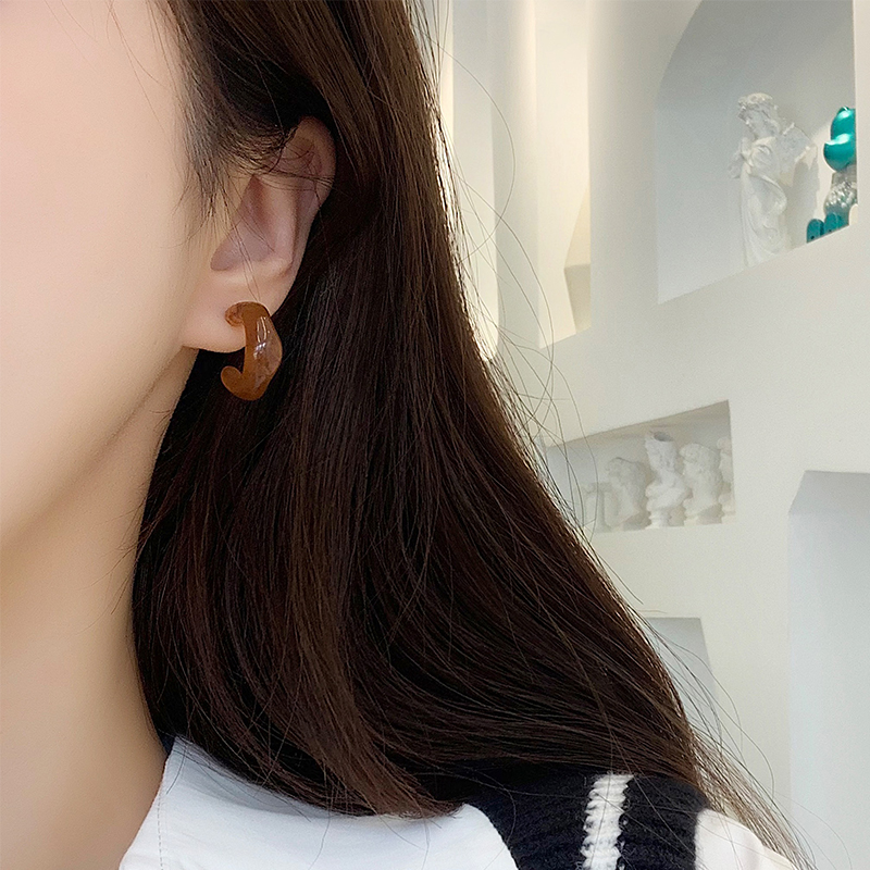 1 Pair Elegant Lady C Shape Alloy Resin Gold Plated Ear Studs display picture 3