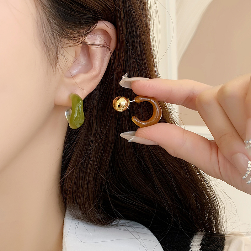 1 Pair Elegant Lady C Shape Alloy Resin Gold Plated Ear Studs display picture 2
