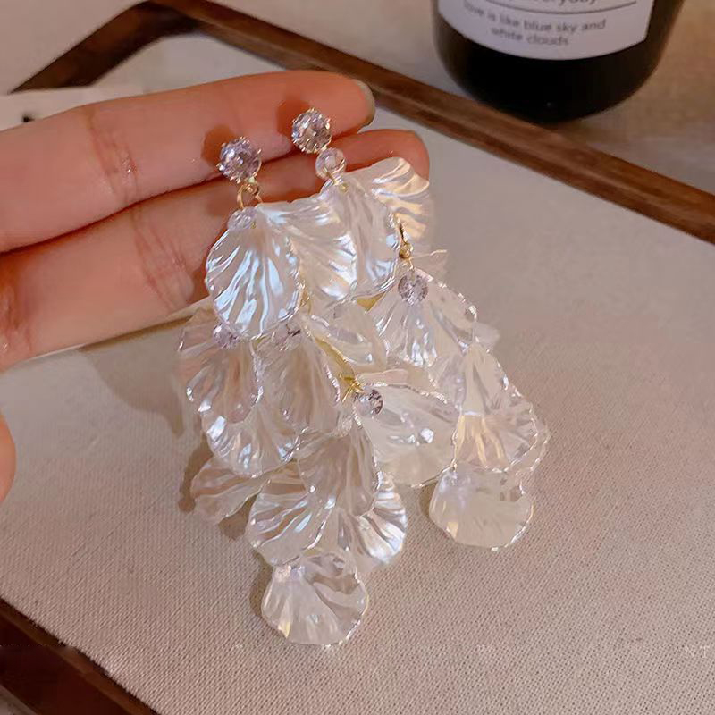 1 Pair Simple Style Flower Patchwork Alloy Drop Earrings display picture 4