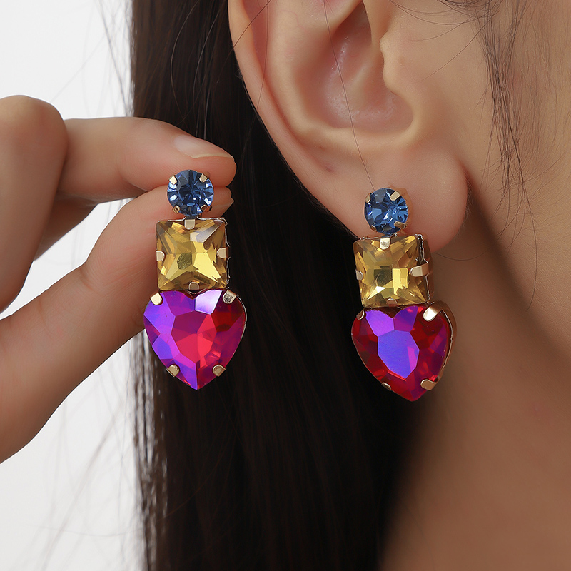 1 Pair Elegant Heart Shape Plating Inlay Alloy Rhinestones Gold Plated Ear Studs display picture 11