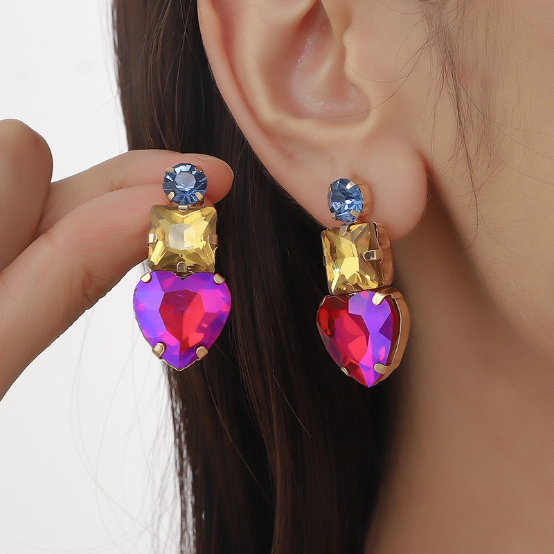 1 Pair Elegant Heart Shape Plating Inlay Alloy Rhinestones Gold Plated Ear Studs display picture 10