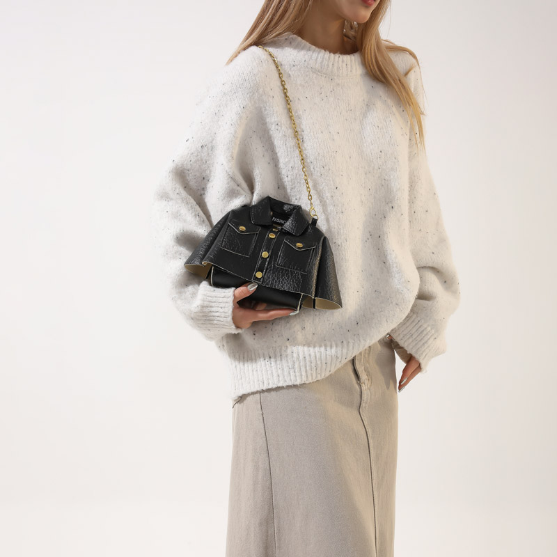 Women's Pu Leather Cartoon Streetwear Sewing Thread Metal Button Square Zipper Crossbody Bag display picture 1