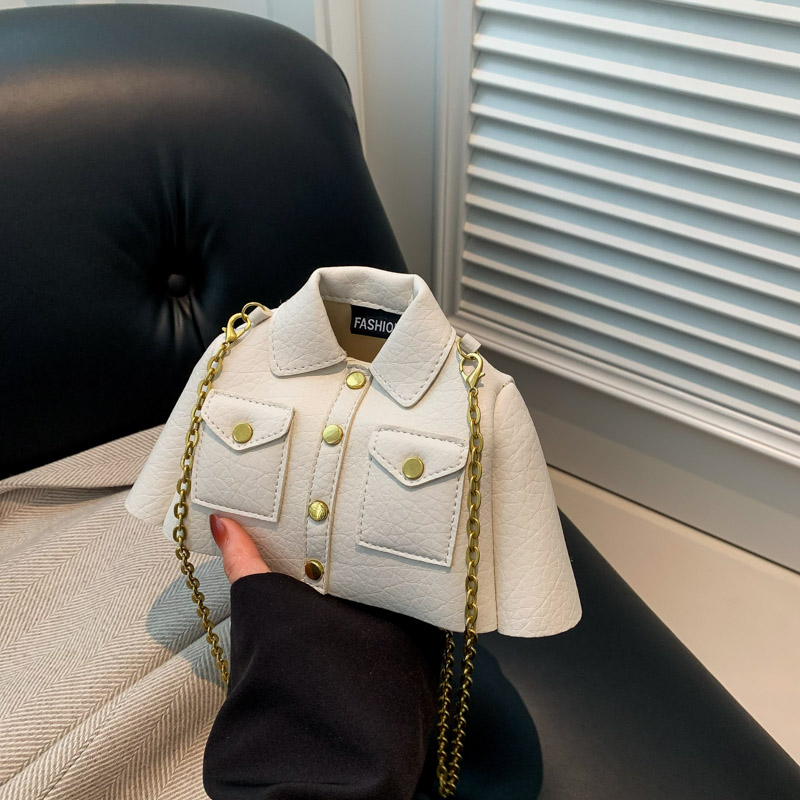 Women's Pu Leather Cartoon Streetwear Sewing Thread Metal Button Square Zipper Crossbody Bag display picture 6