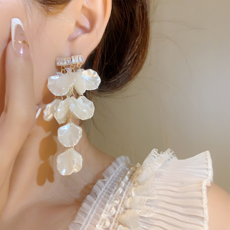 1 Pair Elegant Solid Color Tassel Arylic Alloy Drop Earrings display picture 1