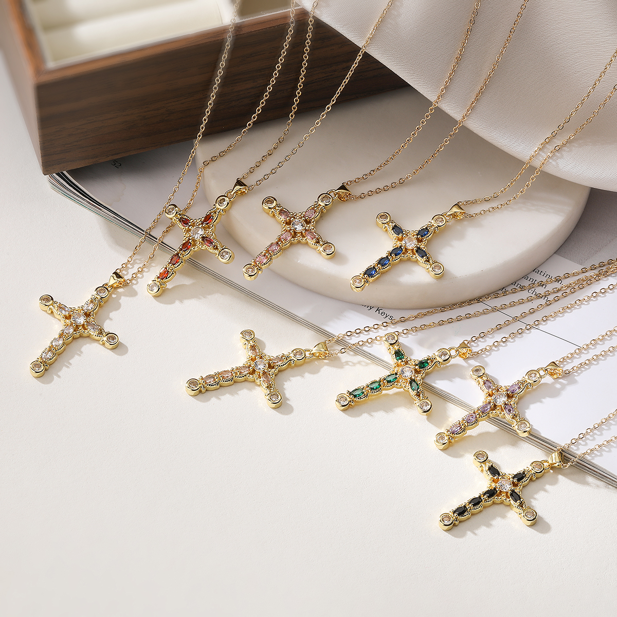 Simple Style Commute Cross Copper Plating Inlay Zircon 18k Gold Plated Pendant Necklace display picture 8
