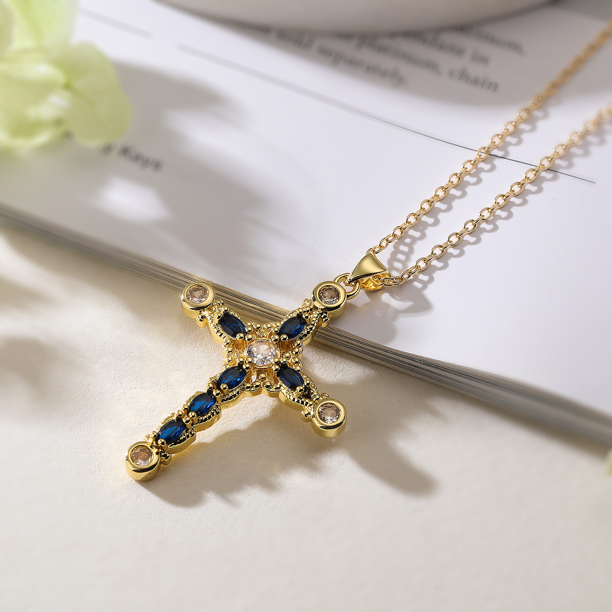 Simple Style Commute Cross Copper Plating Inlay Zircon 18k Gold Plated Pendant Necklace display picture 4