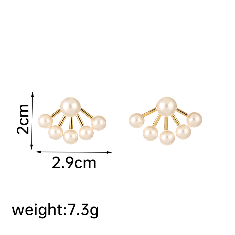 1 Pair Elegant Luxurious Simple Style Sector Inlay Freshwater Pearl Copper Freshwater Pearl 18k Gold Plated Ear Studs display picture 6