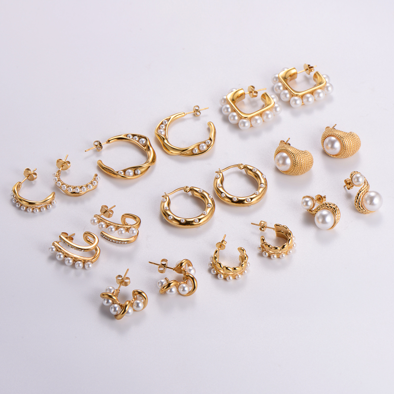 1 Pair Simple Style Solid Color Plating 304 Stainless Steel Pearl 18K Gold Plated Ear Studs display picture 1