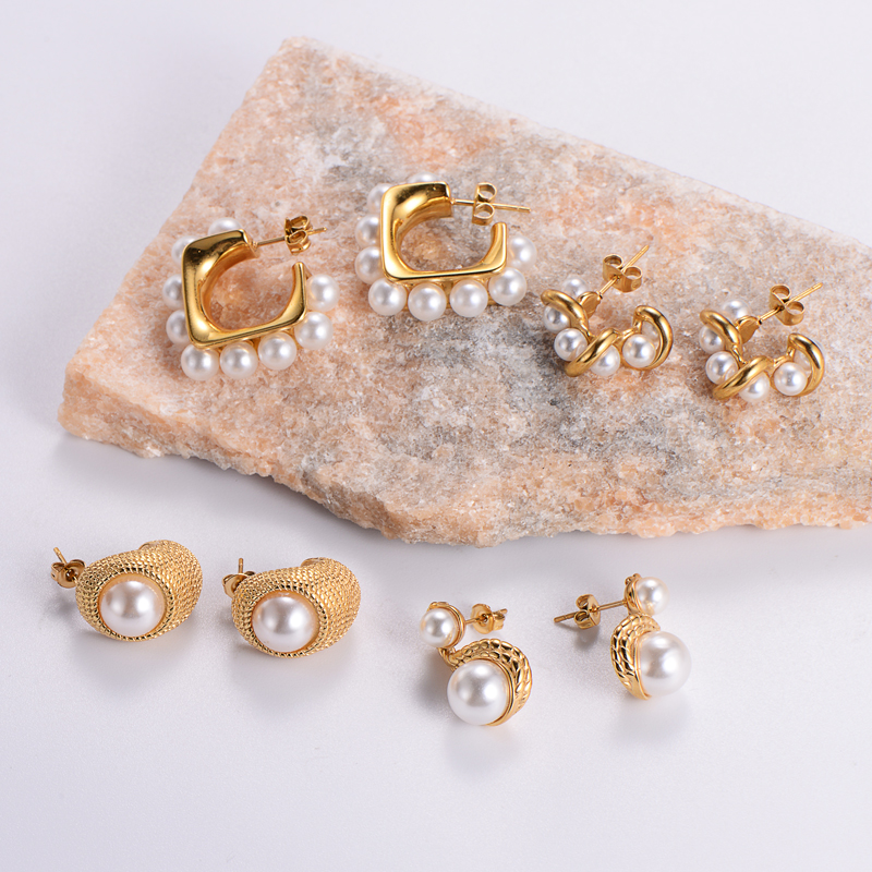 1 Pair Simple Style Solid Color Plating 304 Stainless Steel Pearl 18K Gold Plated Ear Studs display picture 4